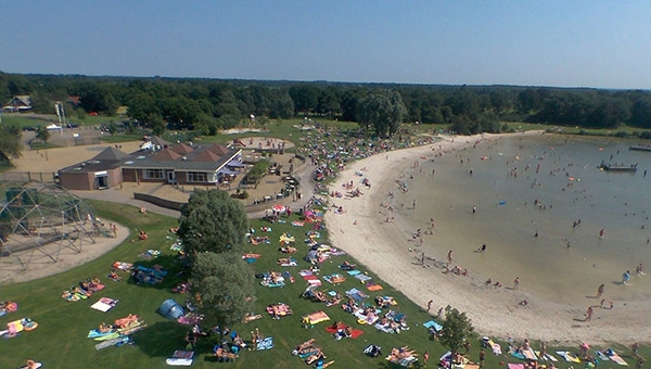 Strandheem, Opende